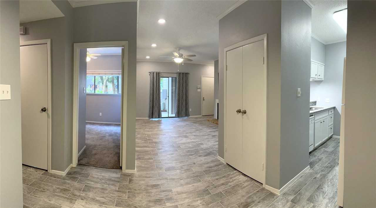 7037 N Holiday Dr - Photo 3 of 22