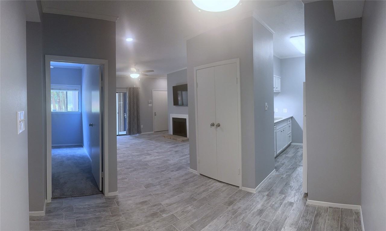 7037 N Holiday Dr - Photo 4 of 22