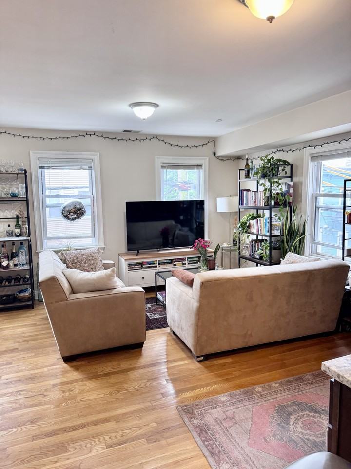 171 Thorndike St #2 - Photo 5 of 17