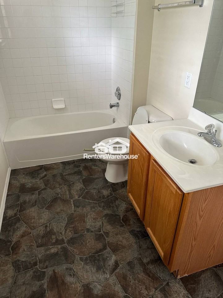 32 Jost Villa Dr - Photo 3 of 14