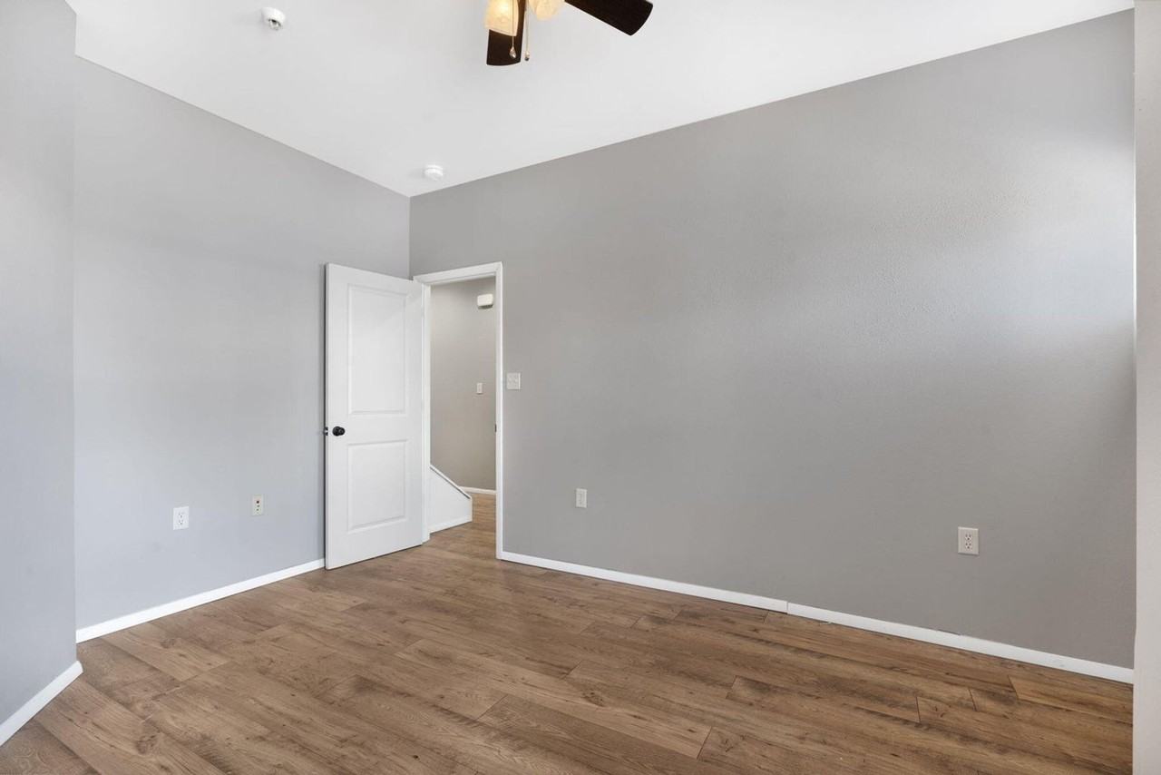 Parkway Townhomes - Photo 3 of 23