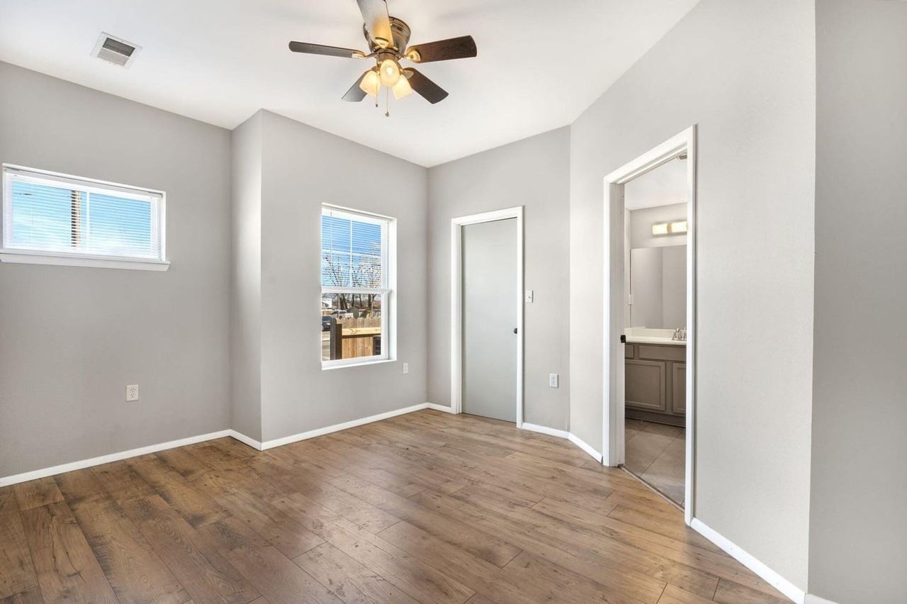 Parkway Townhomes - Photo 4 of 23