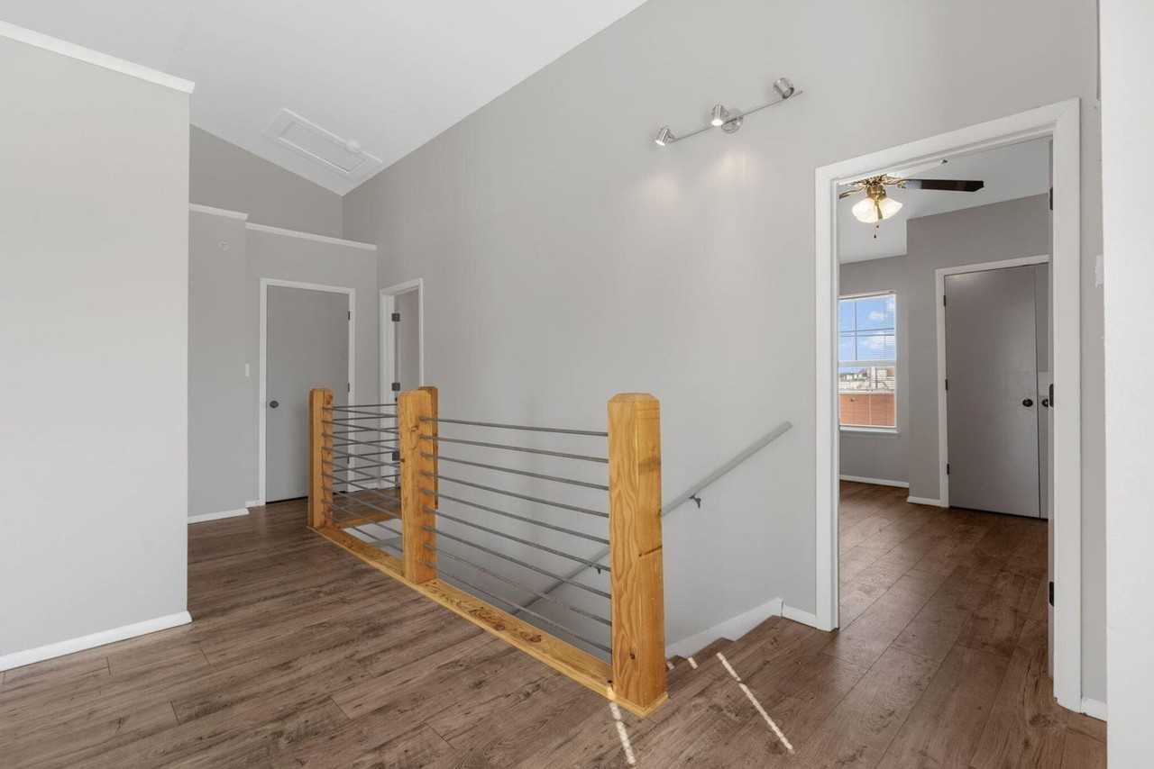 Parkway Townhomes - Photo 5 of 23