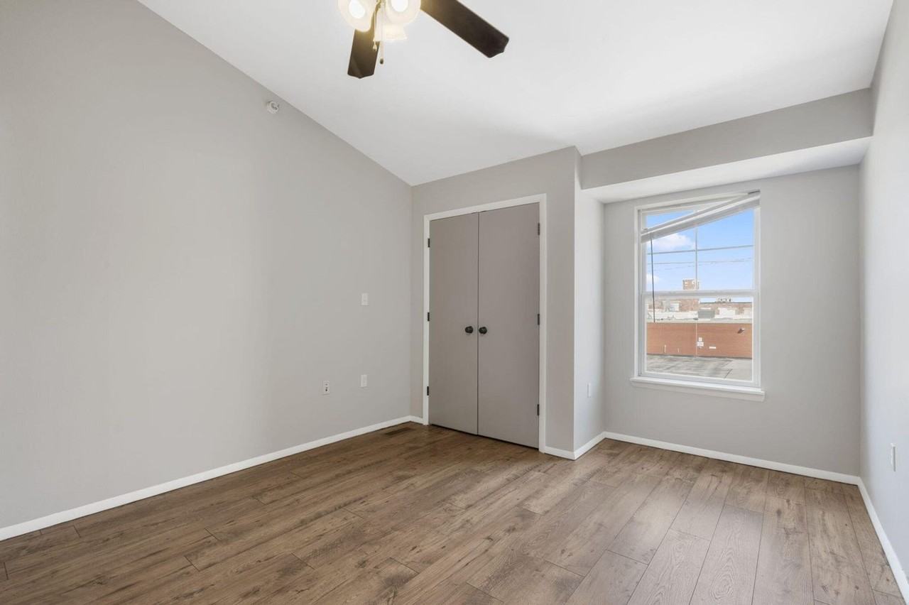 Parkway Townhomes - Photo 6 of 23