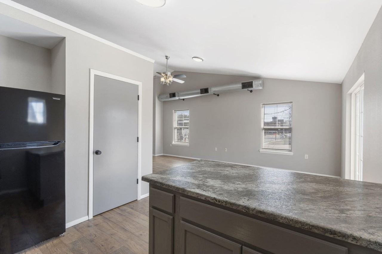 Parkway Townhomes - Photo 5 of 22