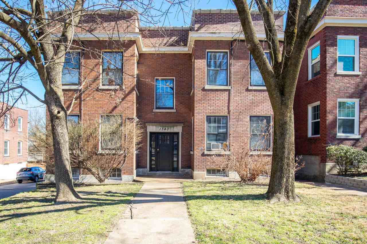 1340 McCausland - Photo 2 of 8