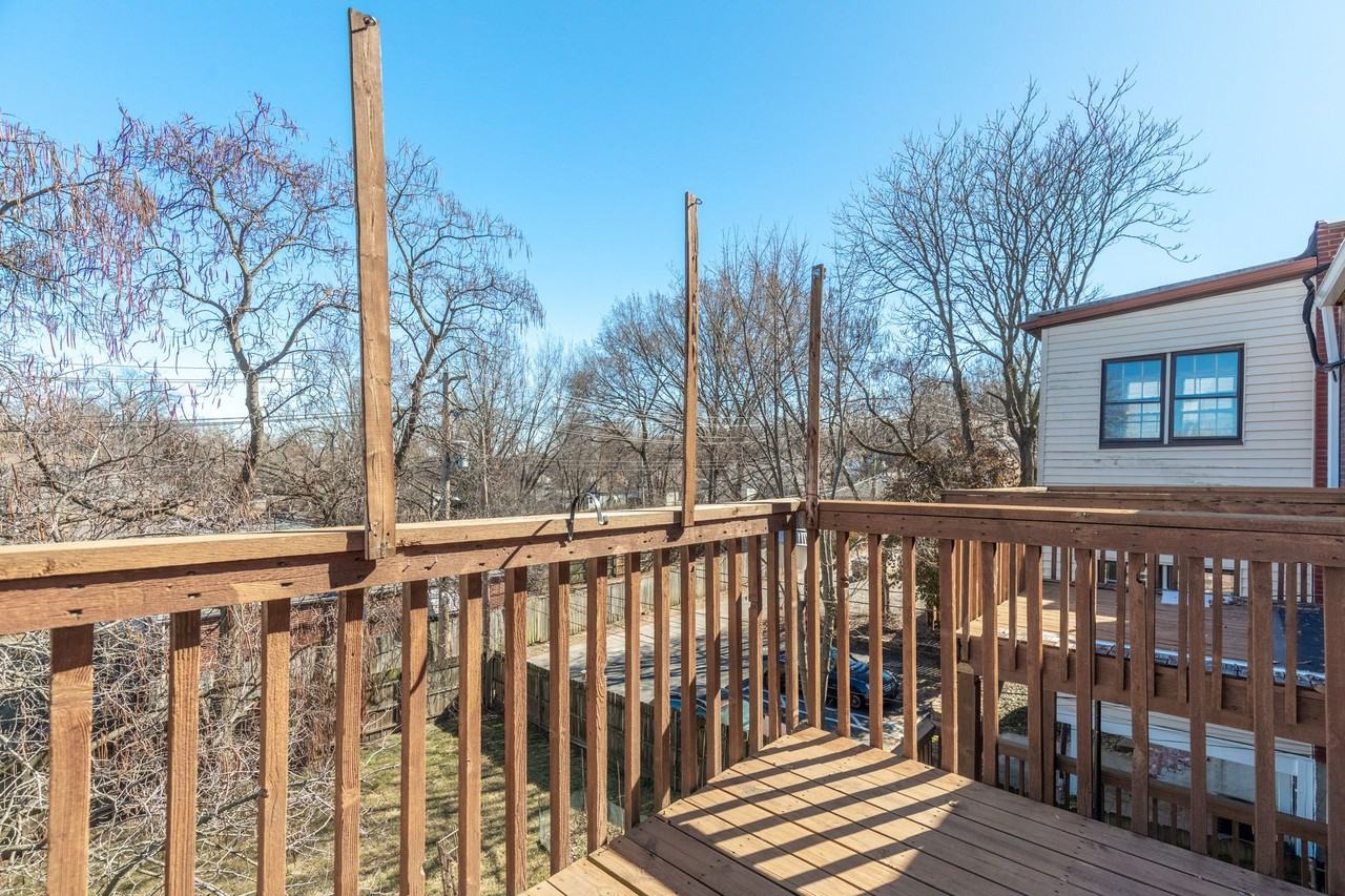 1340 McCausland - Photo 4 of 8