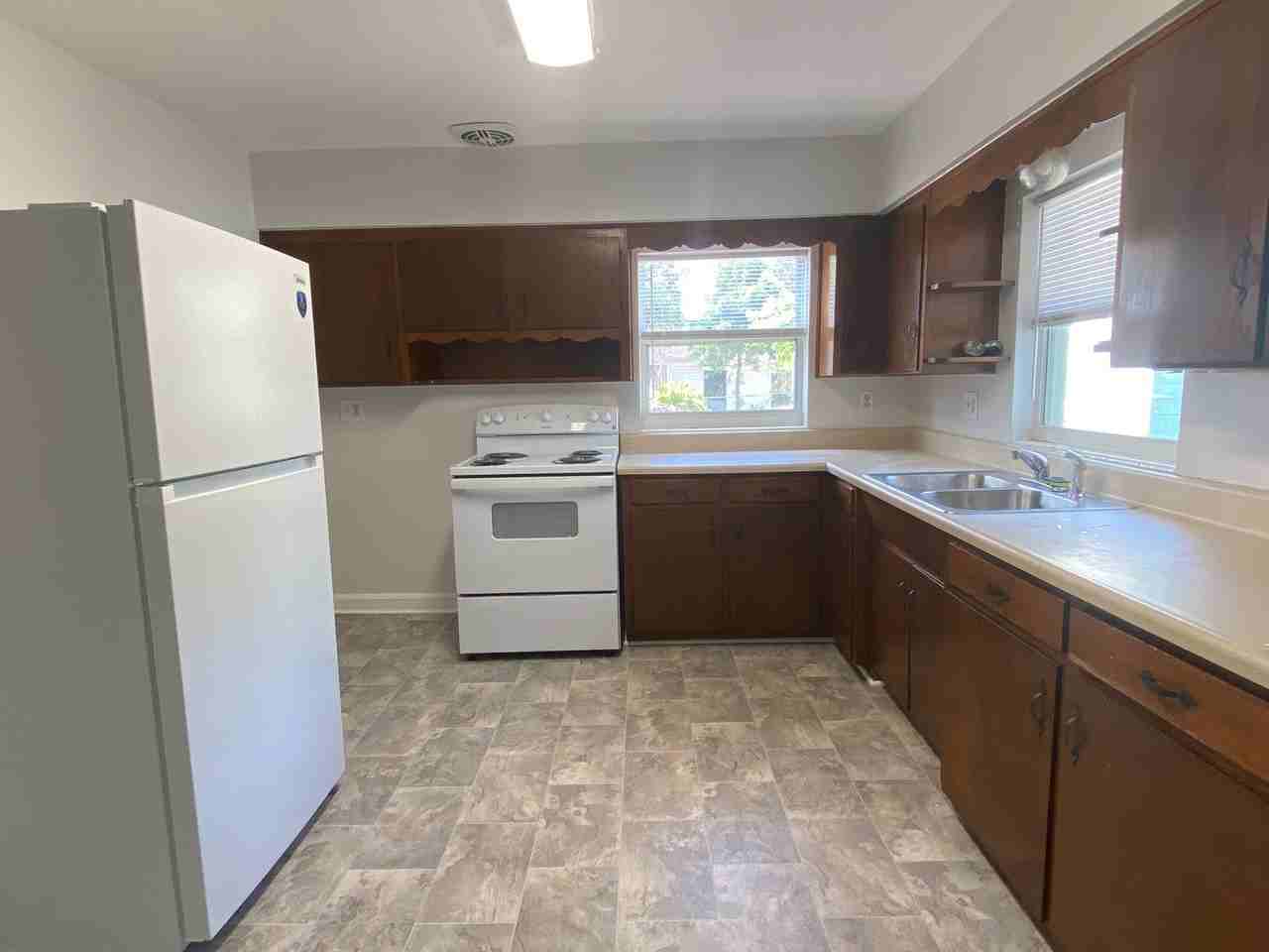 1128 N Vermont Ave - Photo 3 of 8