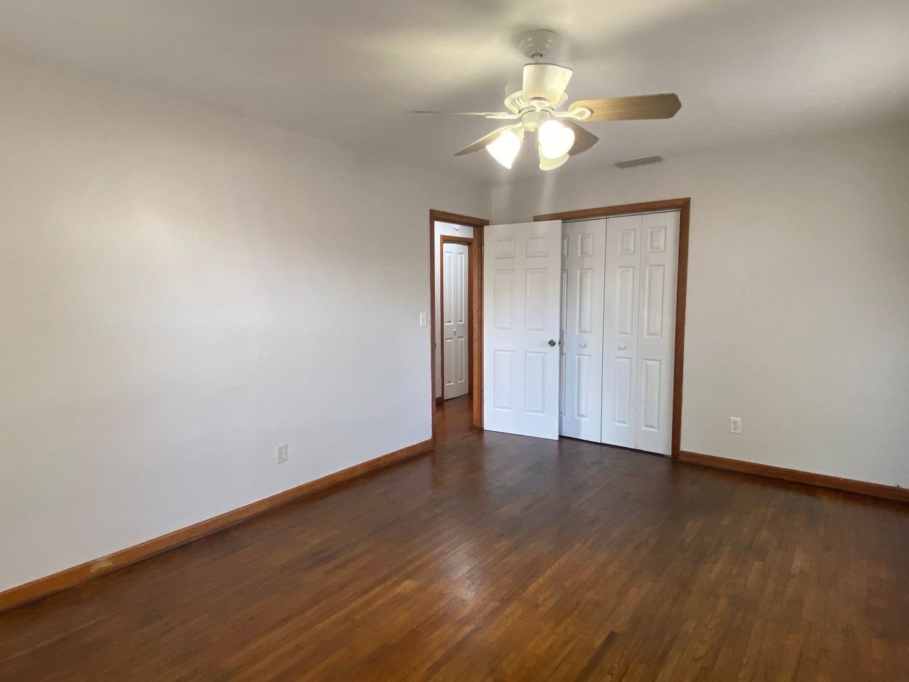 1128 N Vermont Ave - Photo 5 of 8