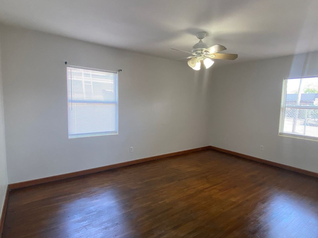 1128 N Vermont Ave - Photo 6 of 8