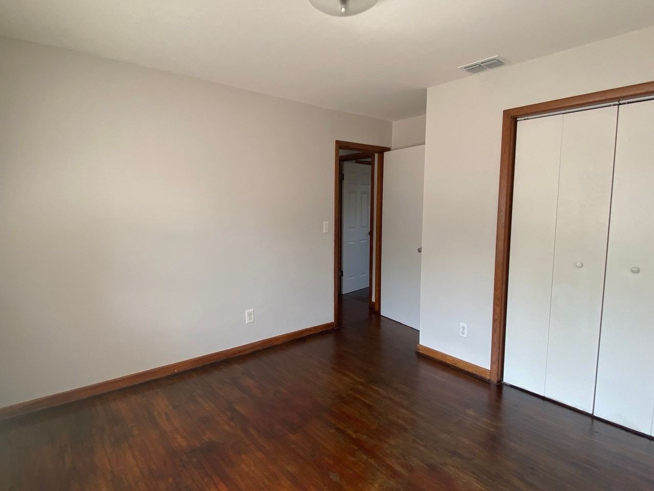 1128 N Vermont Ave - Photo 7 of 8