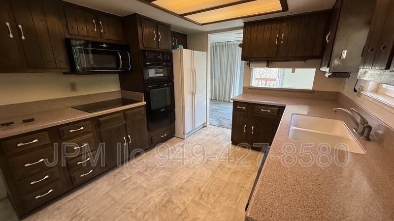 20835 Cooke Dr - Photo 3 of 16