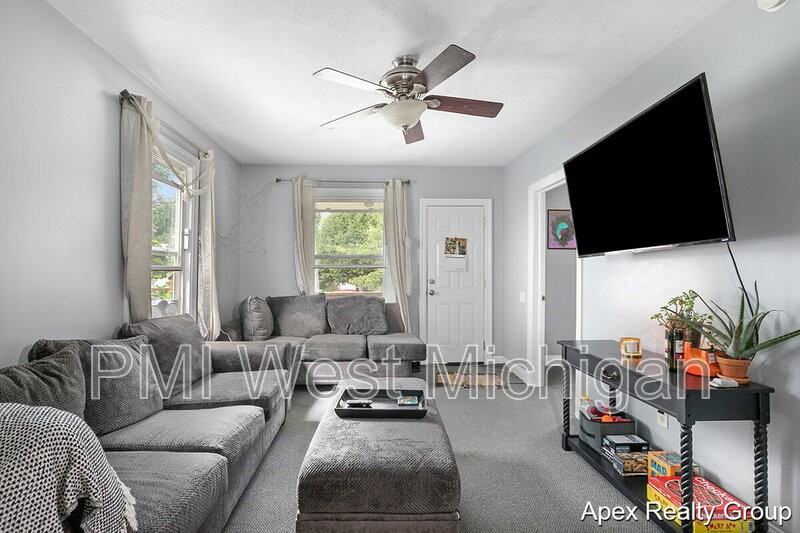 1530 Quarry Ave Nw #1 - Photo 3 of 13