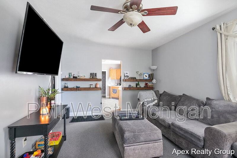 1530 Quarry Ave Nw #1 - Photo 4 of 13