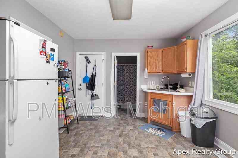 1530 Quarry Ave Nw #1 - Photo 6 of 13