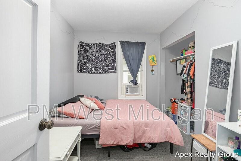 1530 Quarry Ave Nw #1 - Photo 7 of 13