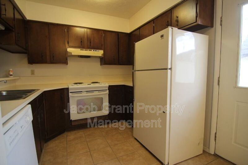 760 Whittier St - Photo 4 of 16