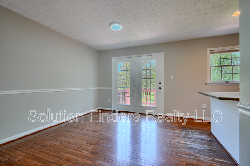 3419 Clairborne Way - Photo 6 of 21