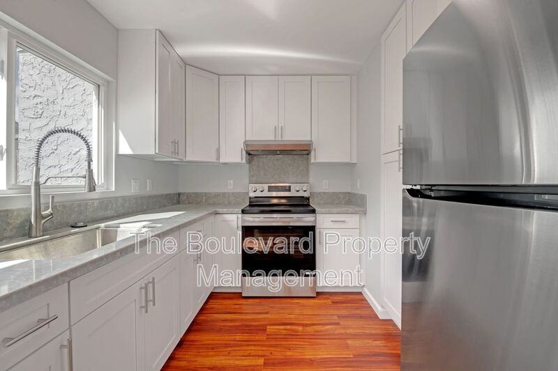 995 Awaawaanoa Pl #B - Photo 2 of 24