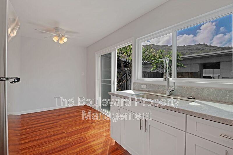 995 Awaawaanoa Pl #B - Photo 3 of 24