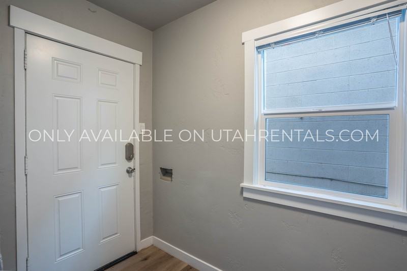 87 N Center St #1 - Photo 2 of 16