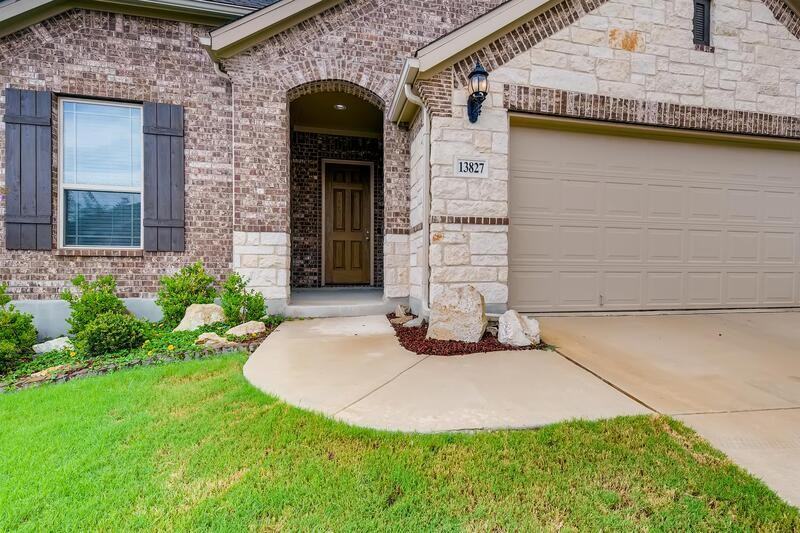 13827 Quiet Fox Ln - Photo 3 of 31
