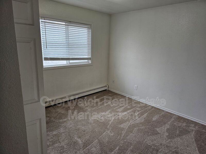 11400 Heritage Ct #2 - Photo 4 of 7