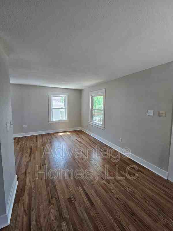 4619 Bell St - Photo 3 of 30