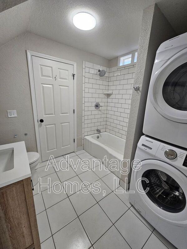 4619 Bell St - Photo 7 of 30