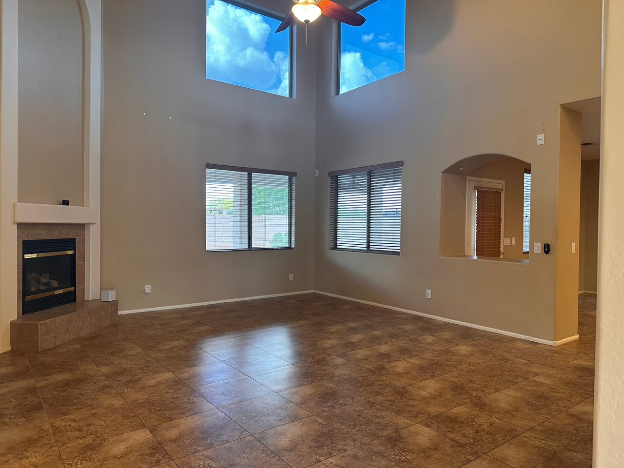 16116 W Magnolia St - Photo 5 of 26