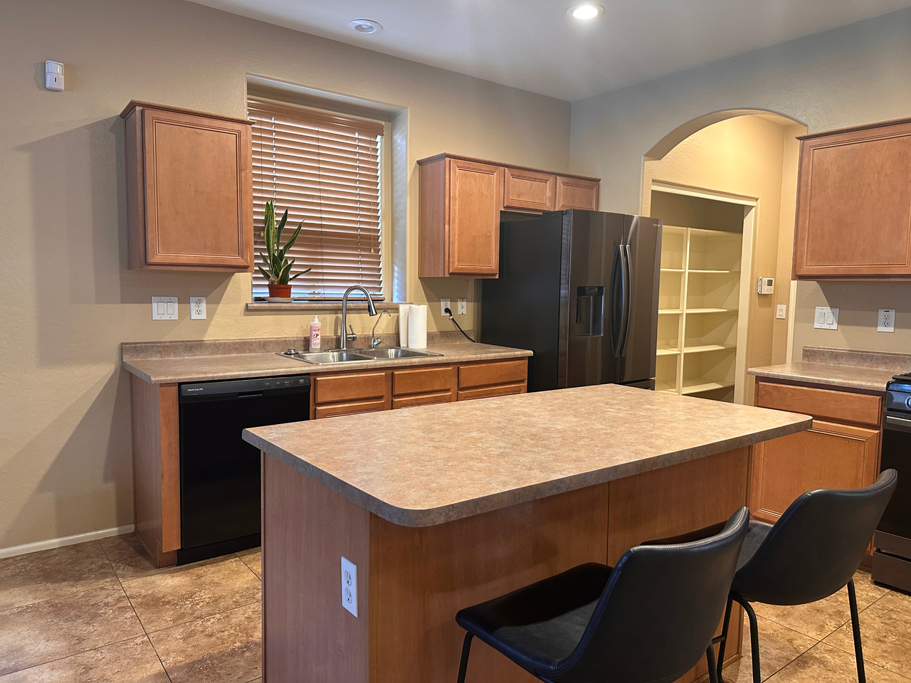 16116 W Magnolia St - Photo 6 of 26