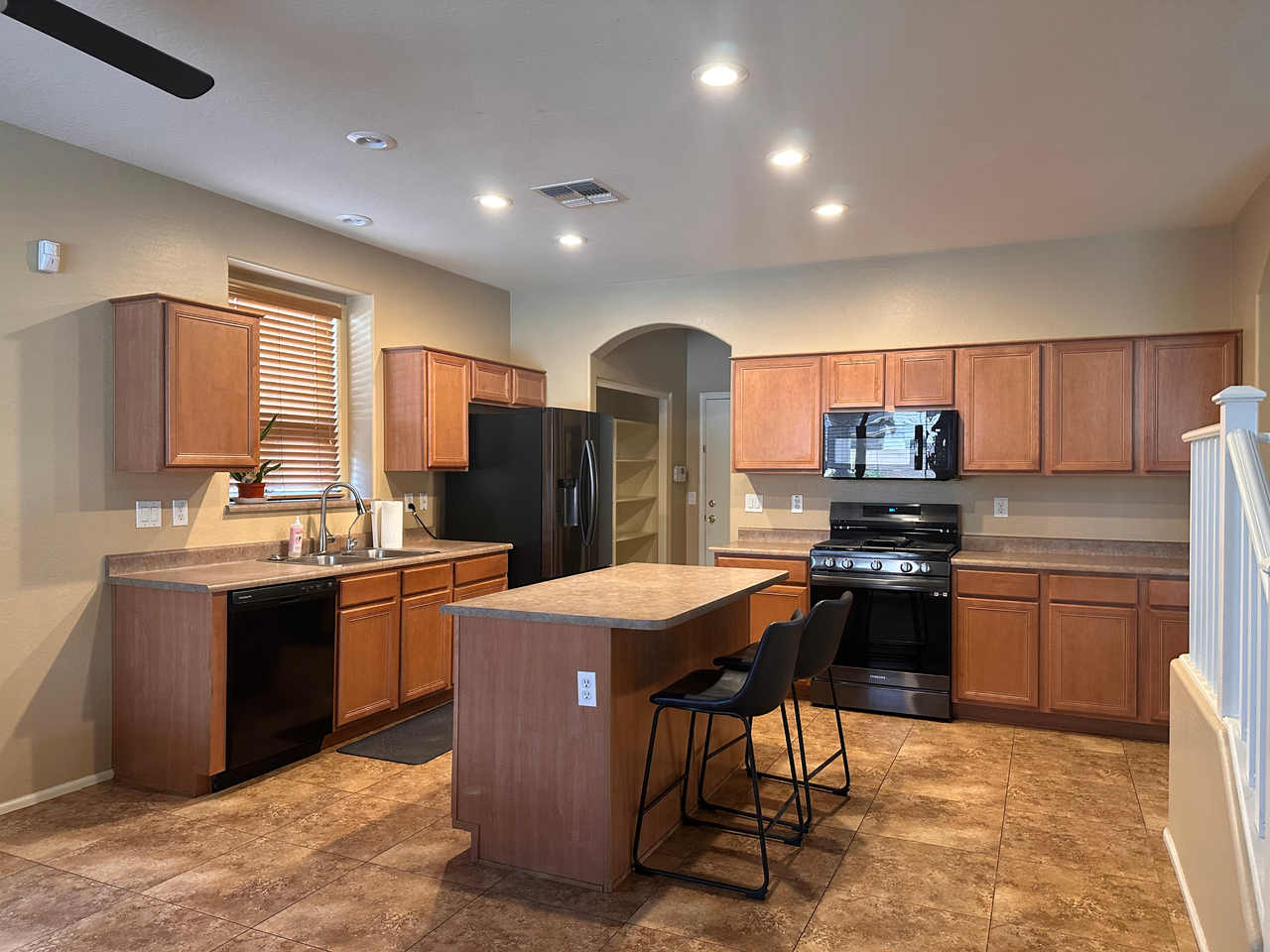 16116 W Magnolia St - Photo 7 of 26
