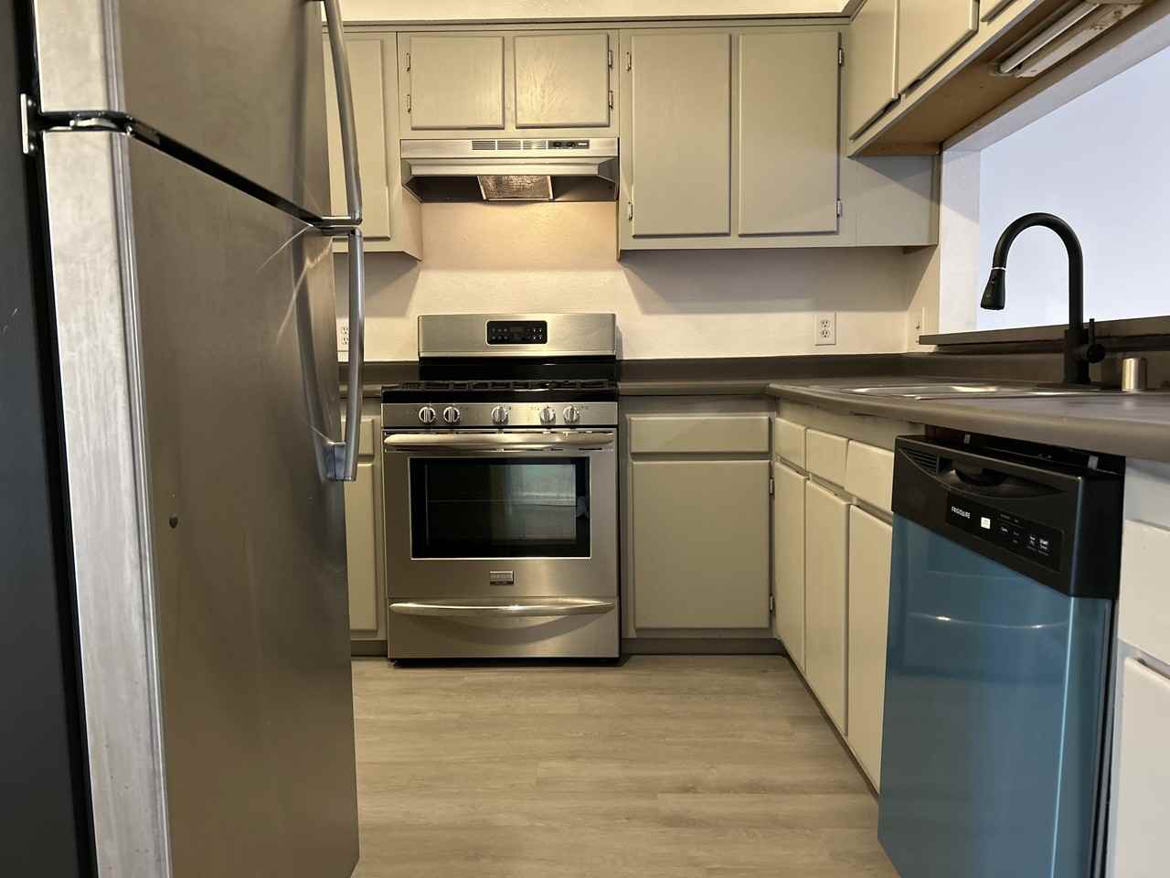 1855 Girard Blvd Ne - Photo 4 of 50