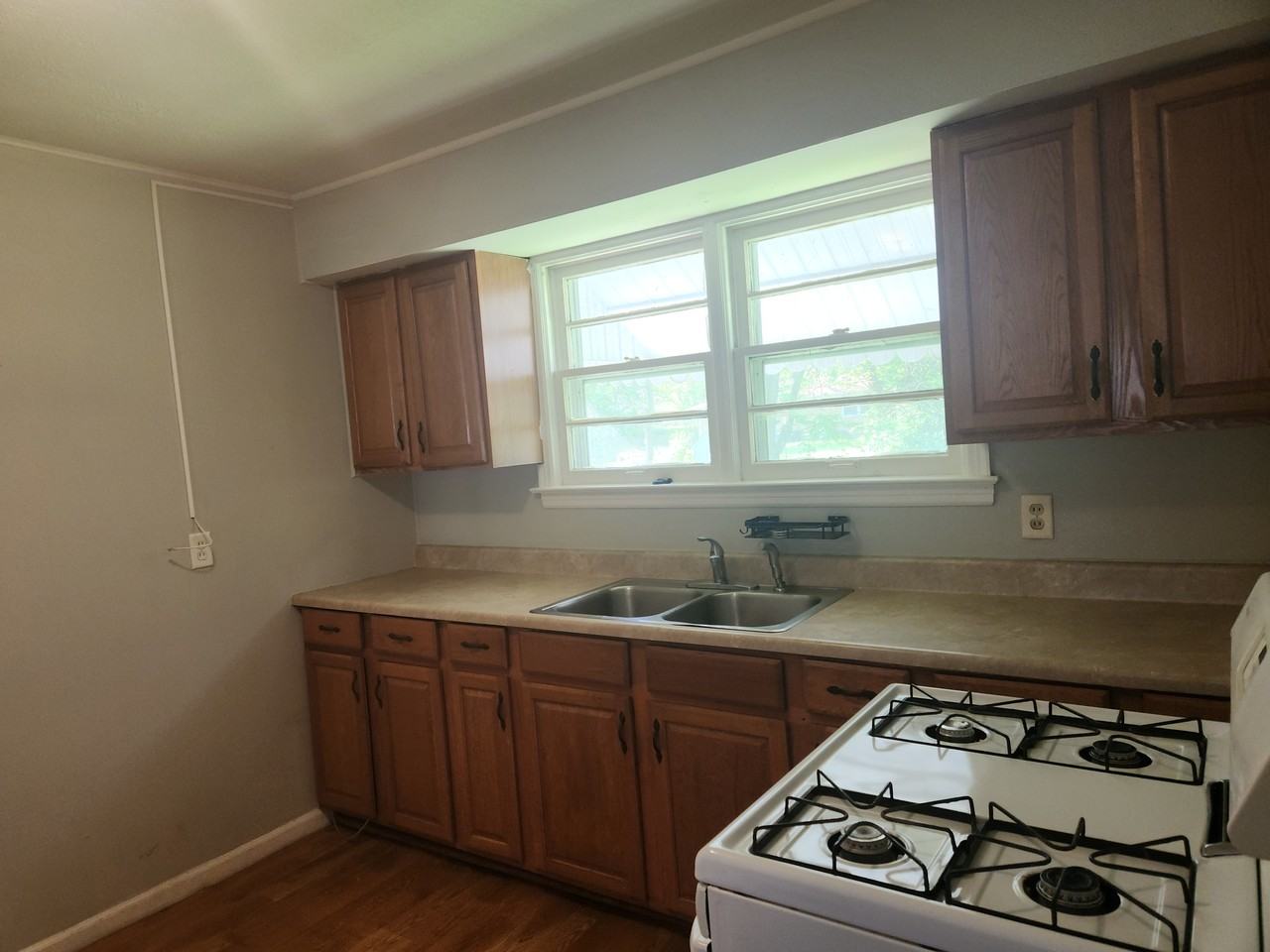 1664 W Division St - Photo 3 of 7