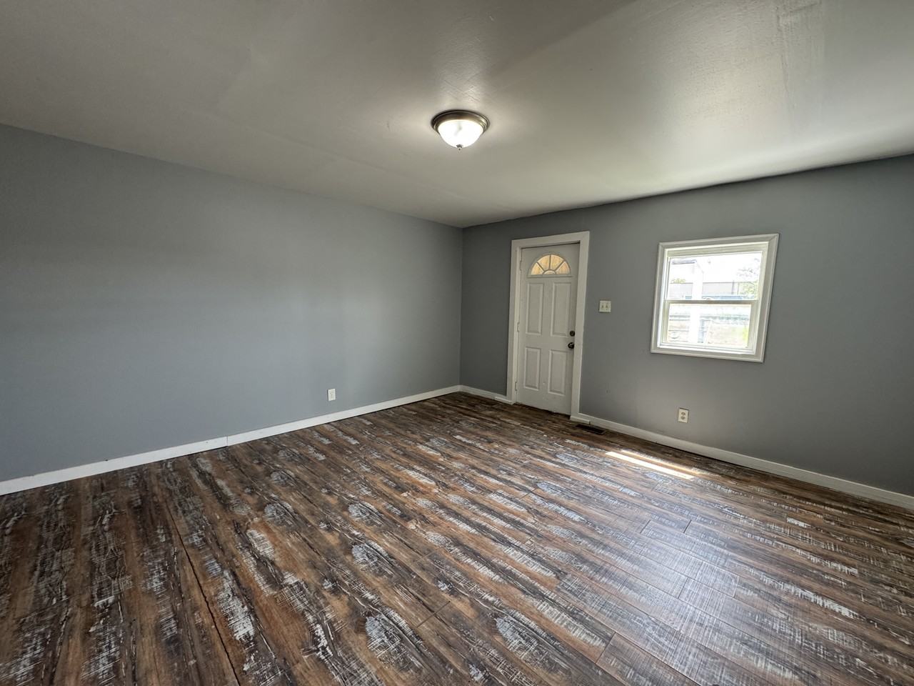 1010 Bates St - Photo 3 of 17