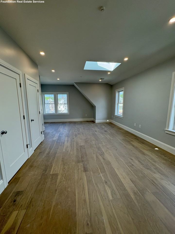51 Fairbanks St #3 - Photo 4 of 12