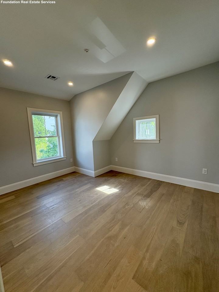 51 Fairbanks St #3 - Photo 7 of 12