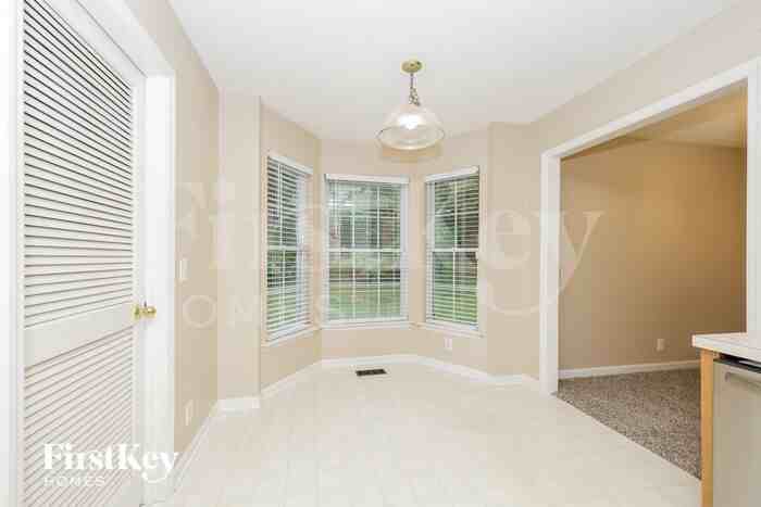 525 Forest Pointe Pl - Photo 3 of 9
