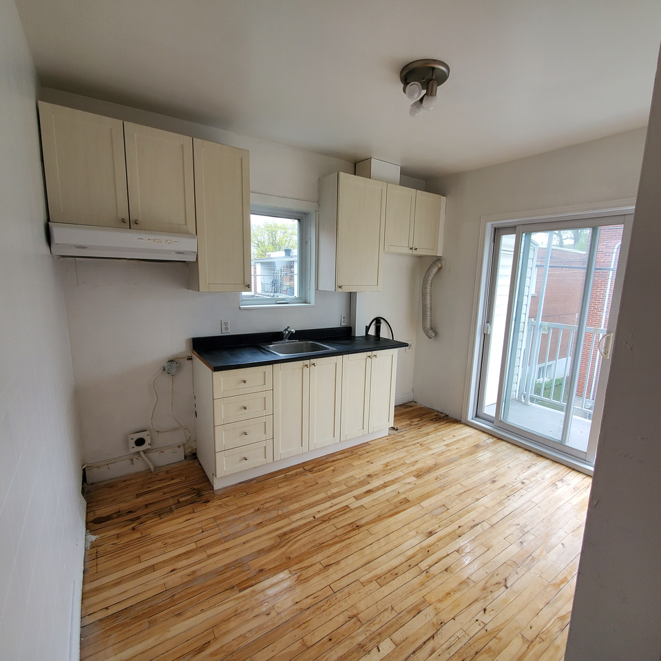 5120 Avenue Jeanne-d'Arc #4 - Photo 5 of 11