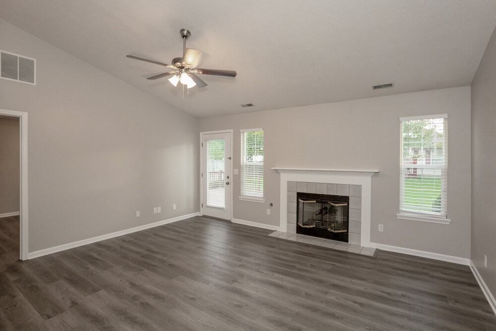 935 N Mill Run Blvd - Photo 4 of 16