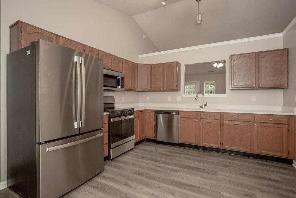 935 N Mill Run Blvd - Photo 6 of 16