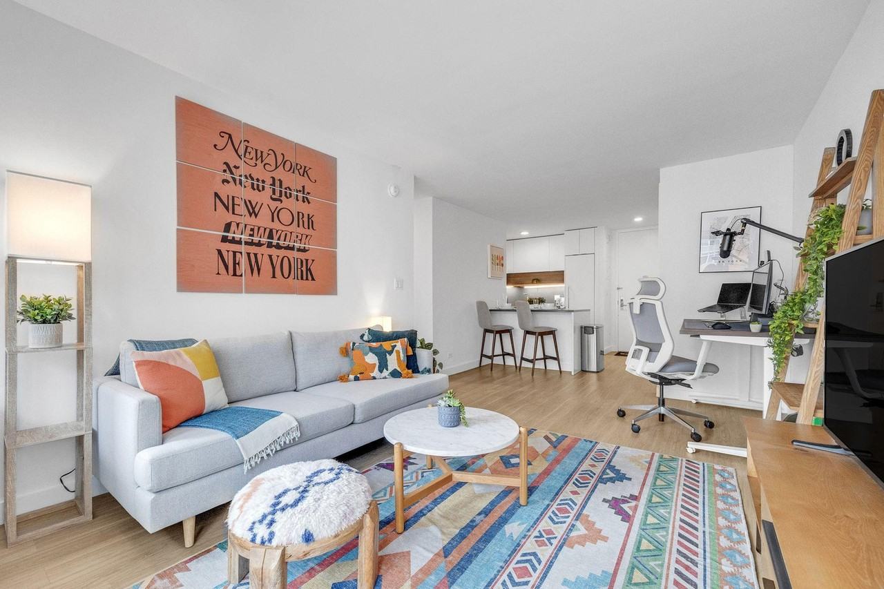 68 West 37th Street - Photo 2 of 31