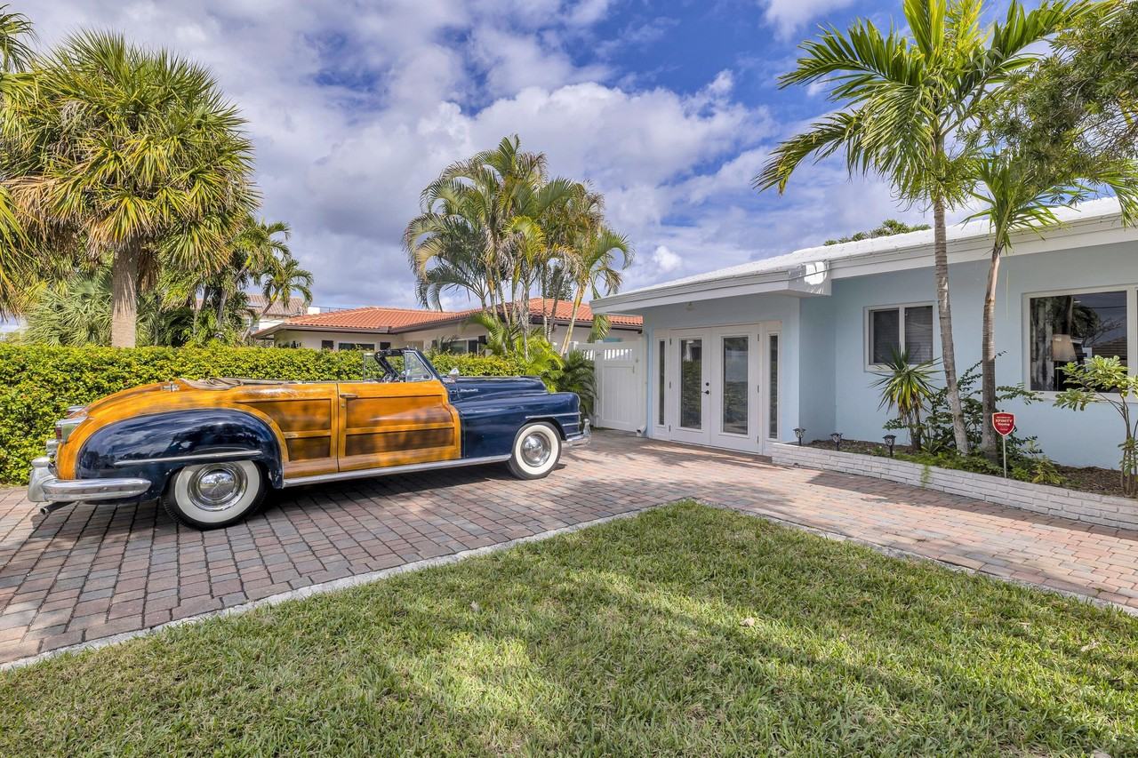 348 Se 18th Ave - Photo 5 of 50