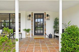 711 Sw 27th Way - Photo 1 of 1