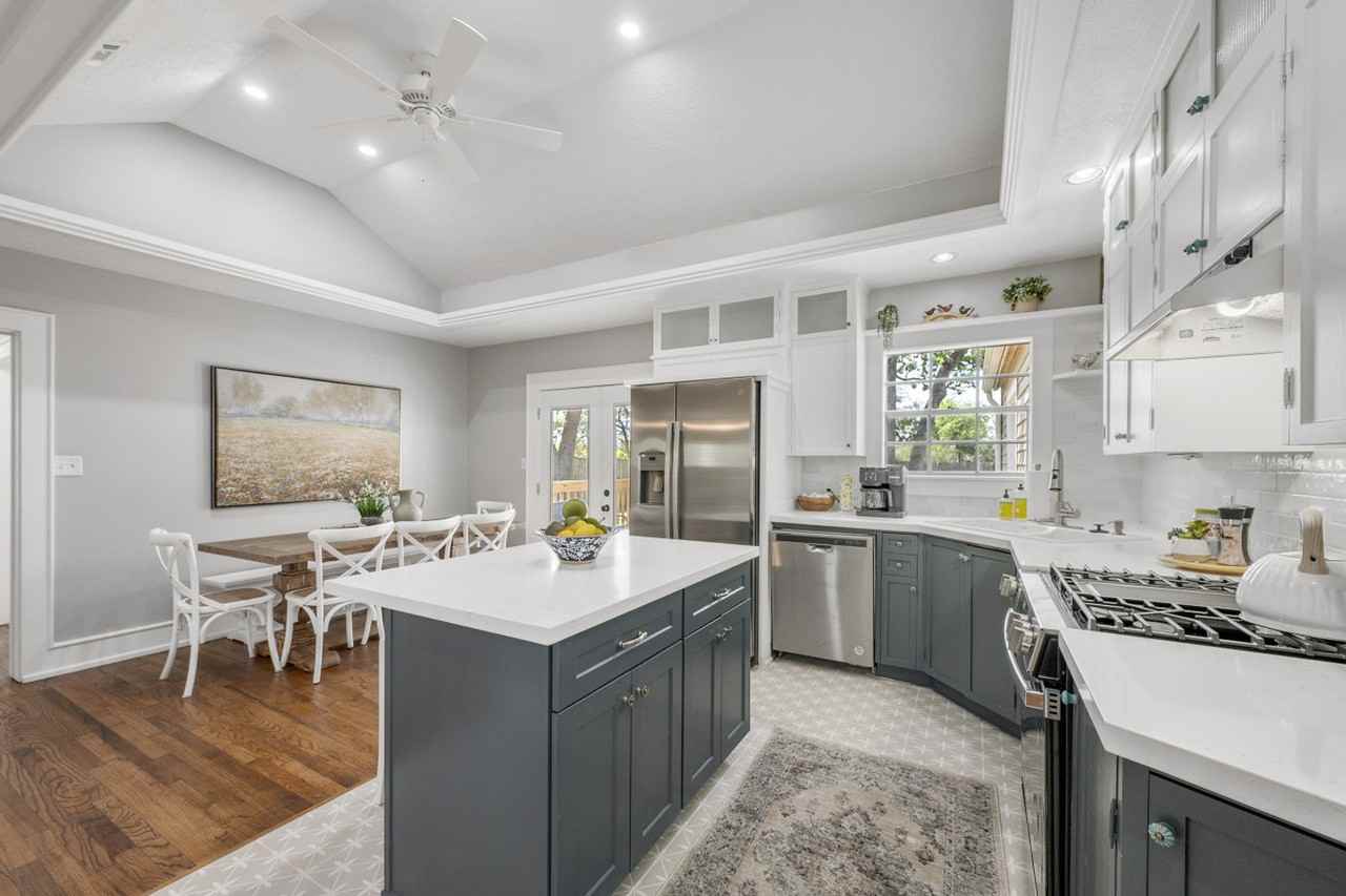 728 Meadow Ln #1093291P - Photo 4 of 22