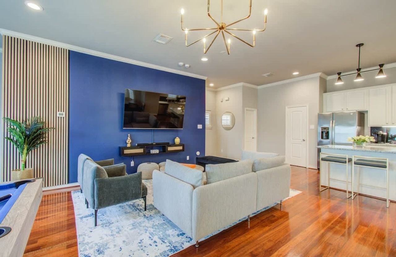 543 T C Jester Blvd #1225766P - Photo 2 of 18