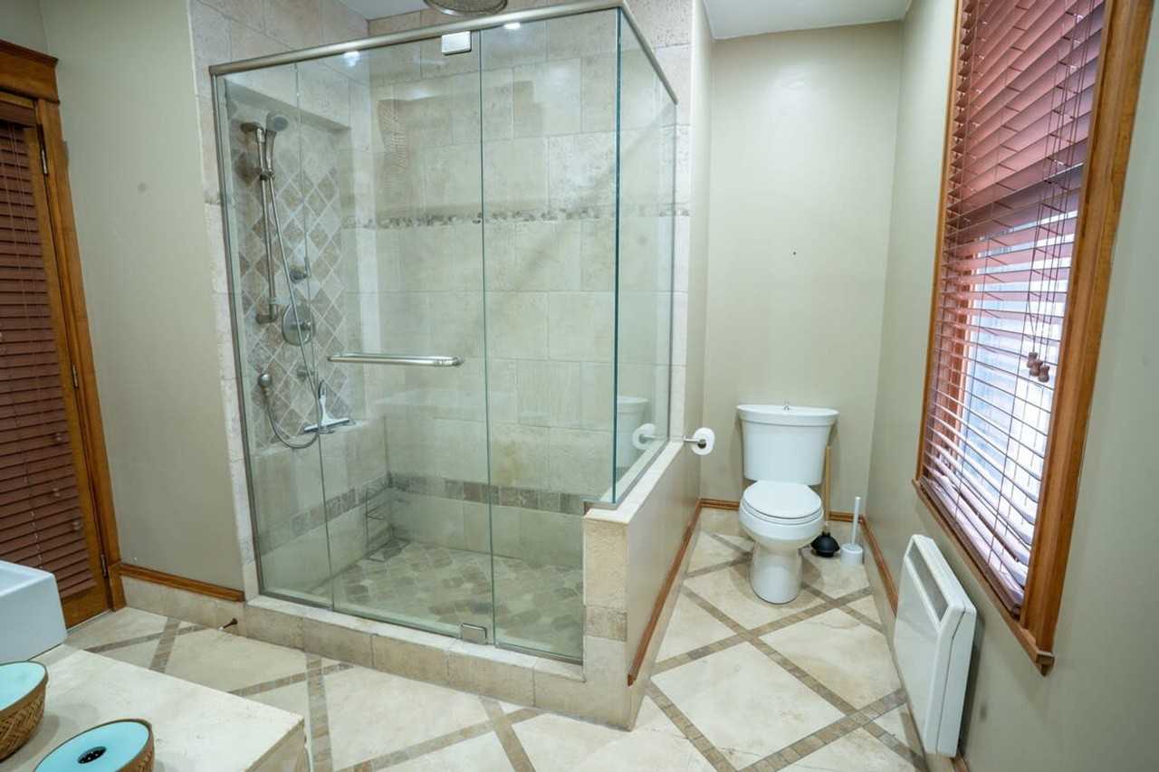 1475 Rue Saint-Zotique E #1226346P - Photo 6 of 20