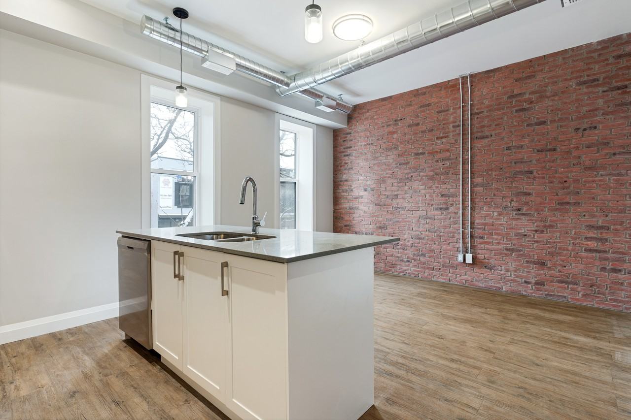 90 John Street South #2 - Photo 3 of 13