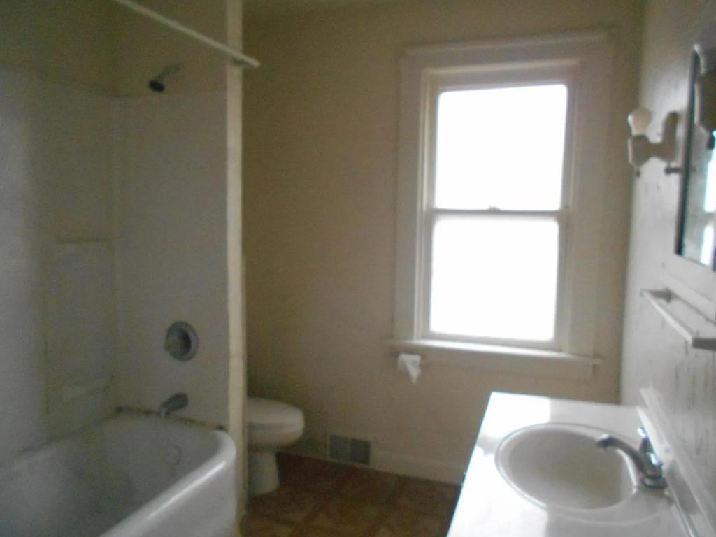 1301 Maple Ave - Photo 2 of 7