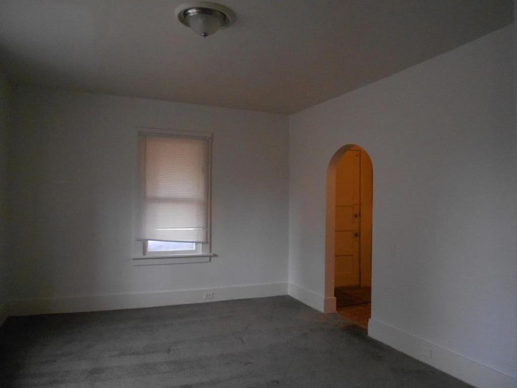 1301 Maple Ave - Photo 3 of 7